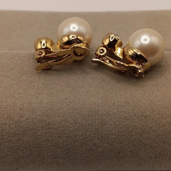 Vintage ErwinPearl faux pearl and Crystal Stud Clip- on Gold-toned Earrings - Picture 5 of 9